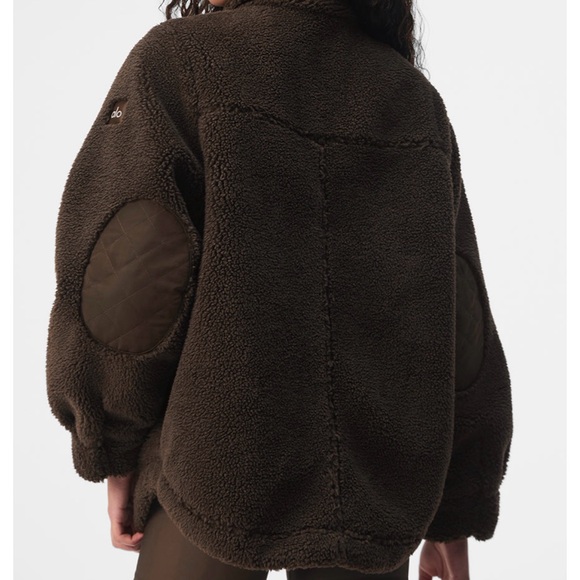 Alo Sherpa Edge Shacket in Espresso - Picture 2 of 7